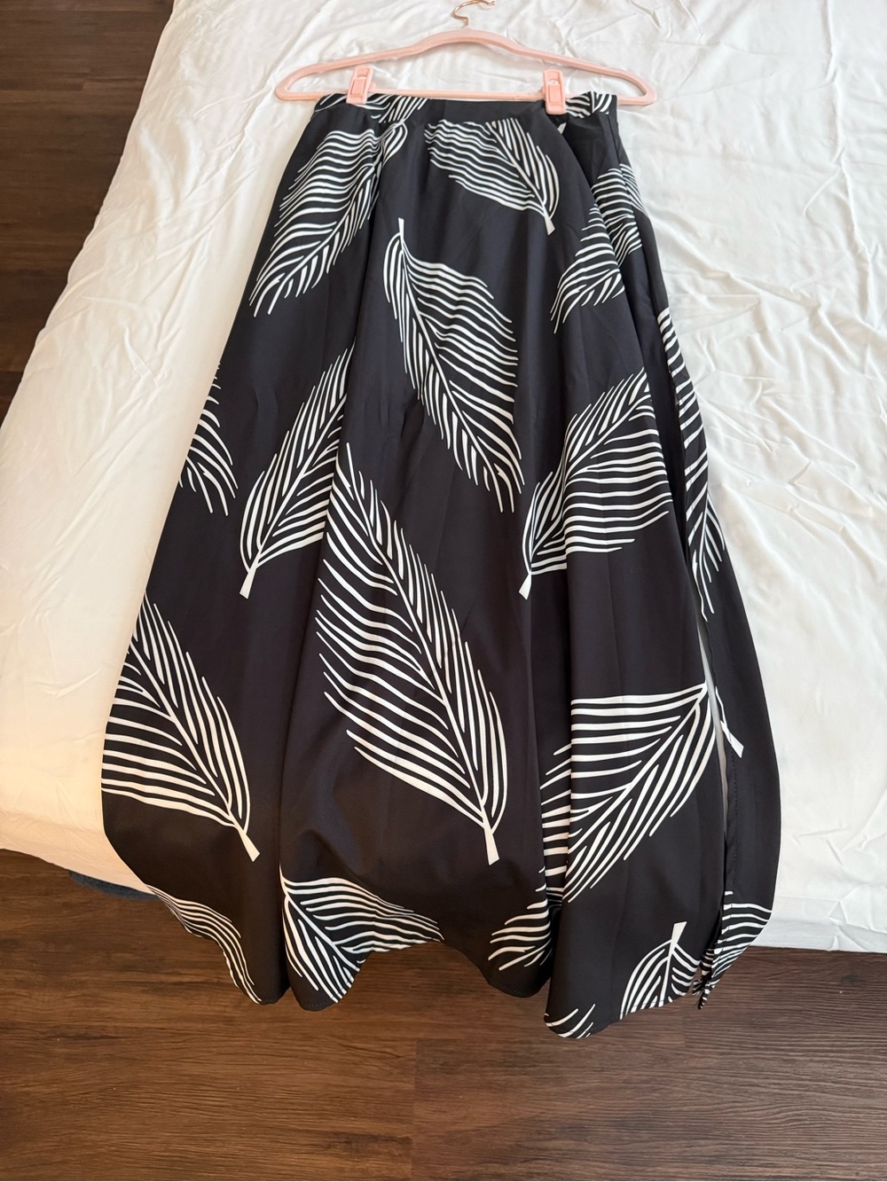 Women's Black and White Leaf Print Two Piece Skirt - Picture 6 of 9